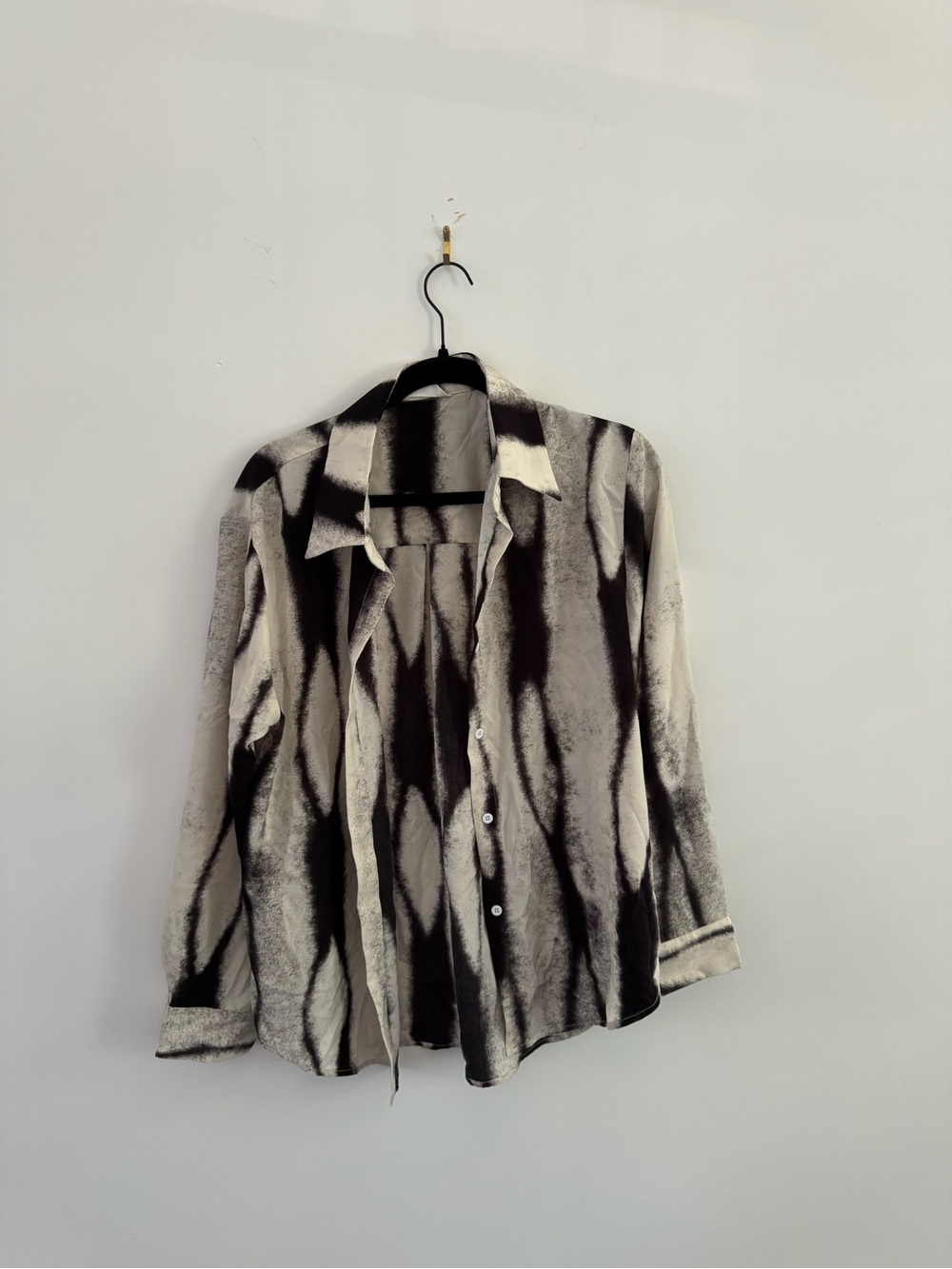 Commense Size M Black & White Abstract Button-Down Shirt - Picture 2 of 5